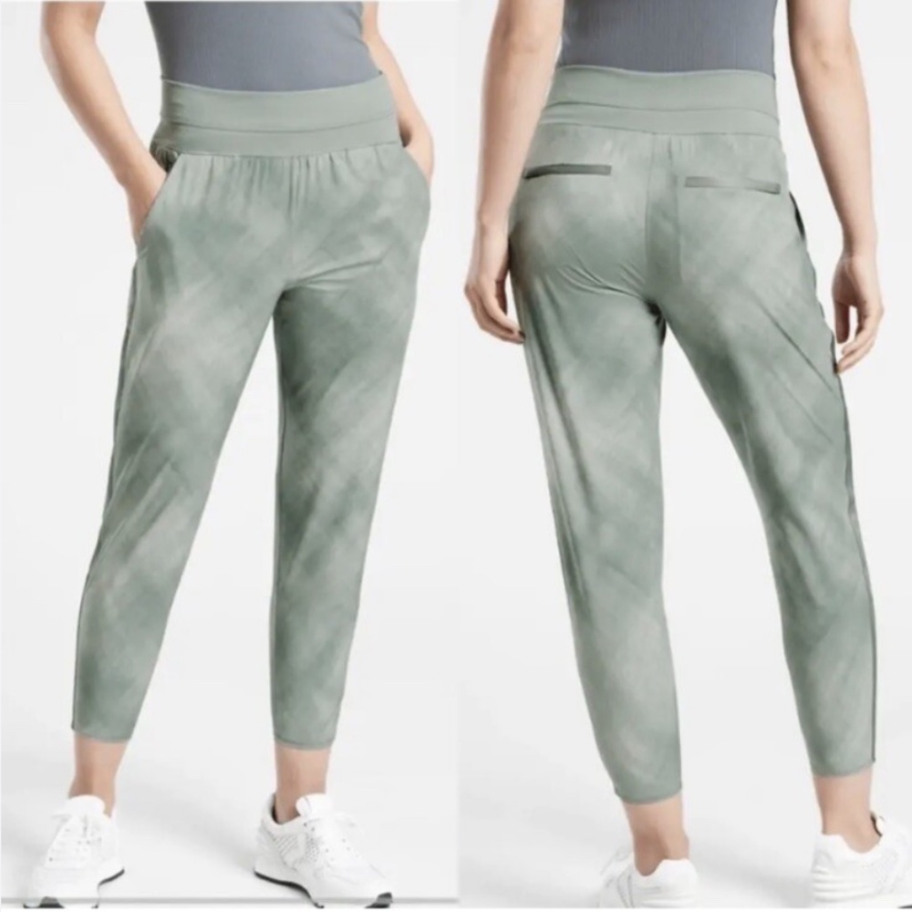Athleta Women’s Slim Tapered Printed Crop Pant 982565 Green Grey Print Size 12